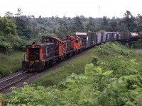 The summer of '82 was rather problematic for Geology Co-op students. I could not find a job.I ended up looking for a job in Toronto for a while. In the little spare time that I had, I got in a little train watching.
Here a northbound trasnfer/local is crossing the Don River. In a few hundred meters, it will pass under the CP mainline.