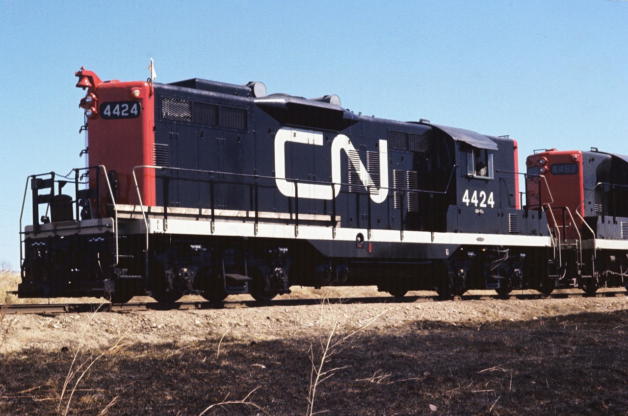 Judging by the clean look, it appears that the late Del Rosamond found a couple of GP9s sporting the new CN logo.  Circa 1960 / 1961. 

 
This image comes from a 35mm slide – not Mr. Rosamond’s standard format.  (Approximately 55 years later, this is the first occasion for this photograph to be presented.)
