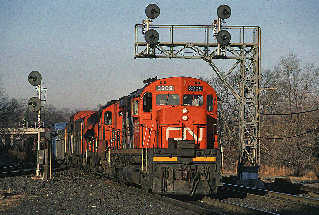 Back in the day when you could roll up to Bayview and park at the junction. Toronto - Fort Erie train #433 was a late afternoon regular through Bayview. Today C-424 3209 is leading a GP9 and a pair of F7 cab units.