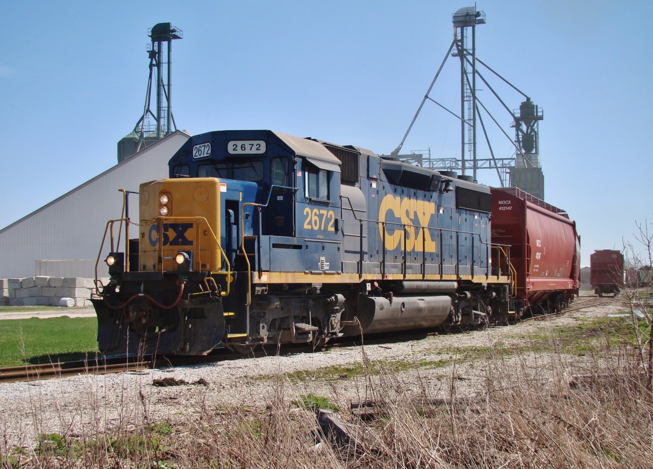 CSx local D924 is seen here switching the large elevator in town. Today the local brought in 35 cars, dropped most off here after switching for several hours then ran to Dresden to turn back east to drop 6 cars and lift 2 at Tupperville then dropped a single hopper at another siding in Wallaceburg before continuing back to Sarnia with 3 cars. Such a fascinating operation this was.
