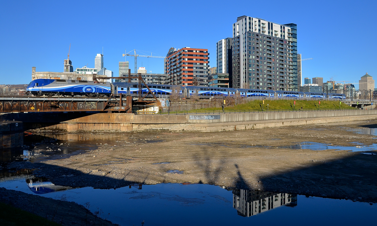 Last inbound of the morning. AMT 809, the last inbound train during the morning on AMT's Mont St-Hilaire line is 5 minutes away from tieing up at Montreal's Central station as it passes Wellington tower.