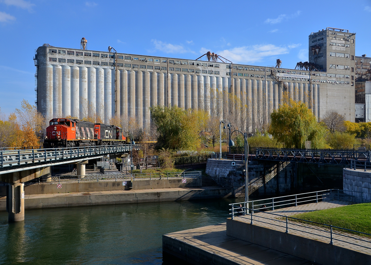Inbound past grain elevator #5. A short transfer with CN 4808 & CN 7031 for power is inbound to the Port of Montreal. It is passing the massive grain elevator #5, which has been out of use for about 20 years.