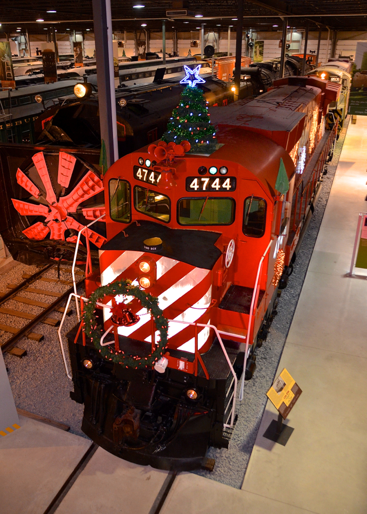 A one of a kind MLW, ready for Christmas. CP 4744, the only MLW M640 ever built has been decorated for Christmas for the first time this year at Exporail.