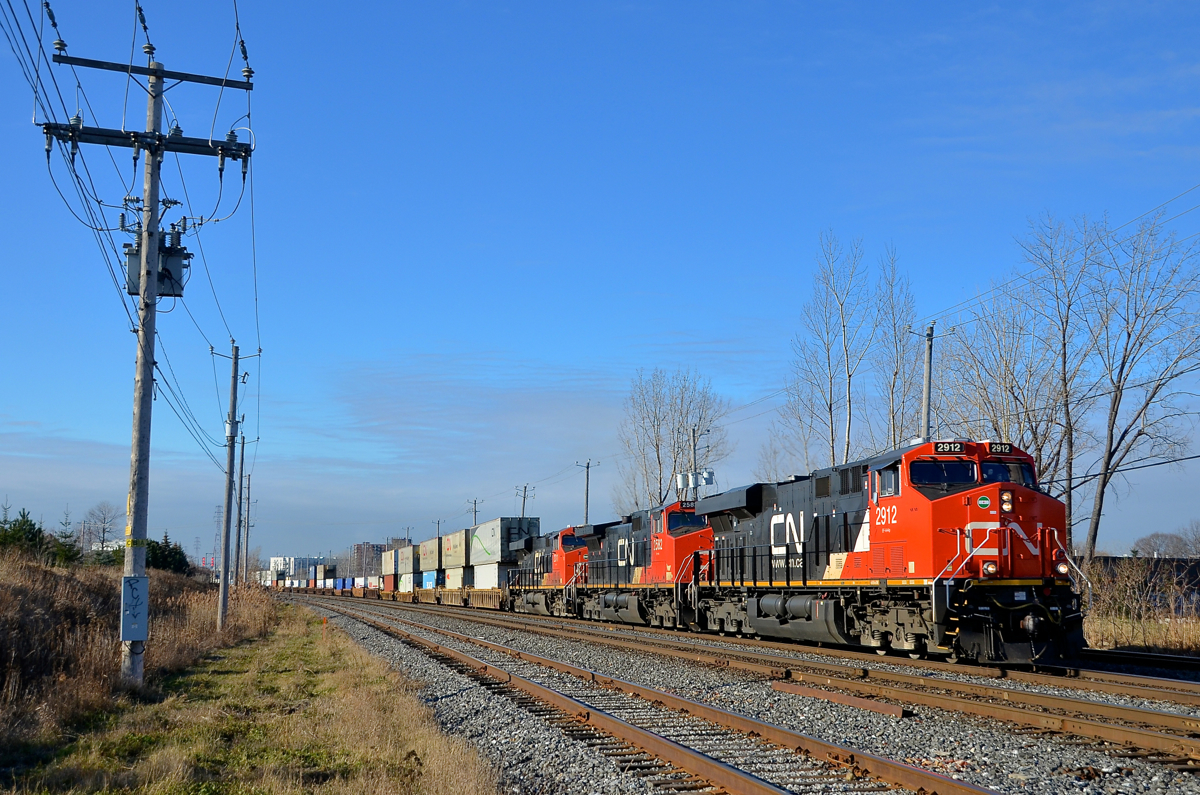 Three GE's, three models, elephant style. ES44AC CN 2912, Dash9-44CW CN 2582 & ES44DC CN 2311 are lashed up elephant style as they lead CN 120 on the St-Hyacinthe sub.