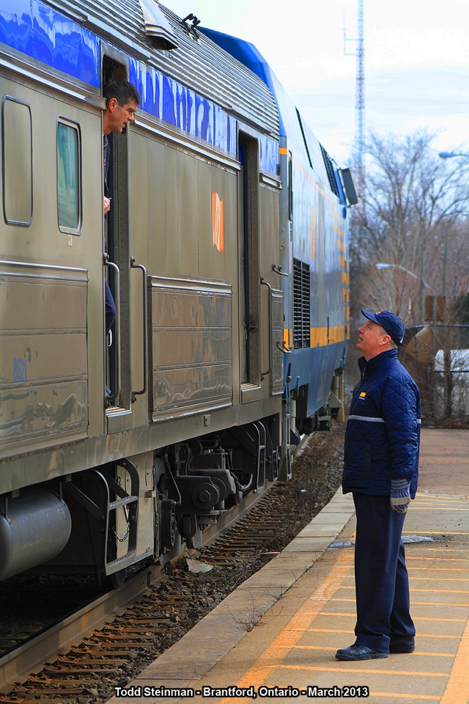 HEY THERE, HOW ARE YA?  Not sure what the conversation was between these two VIA employees, but they take the time to chat during a stop at the Brantford station.