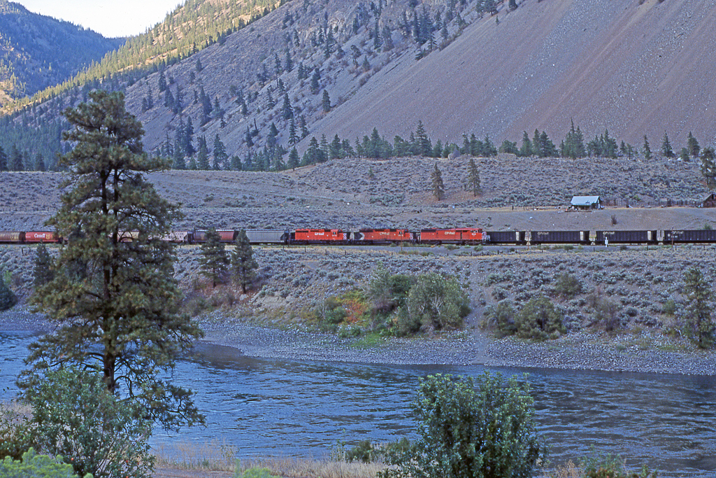Grain loads meet coal empties (that also had 2 mid train SD40-2's) late in the afternoon north of Lytton