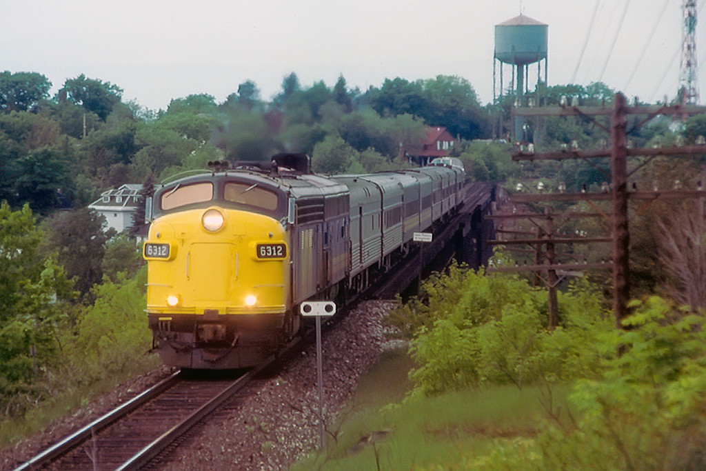In honour of AW Mooney's fabulous shot ; http://www.railpictures.ca/?attachment_id=21509#comment-11506, the view from the other end of the bridge