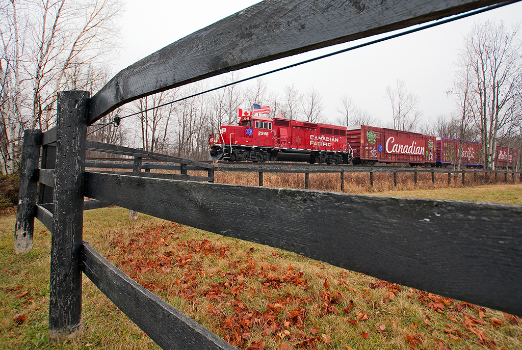With horns a blaring for the road crossing behind me, the American Holiday Train continues the trek north then west from the Hamilton onto the Galt Sub for Cambridge and beyond.
