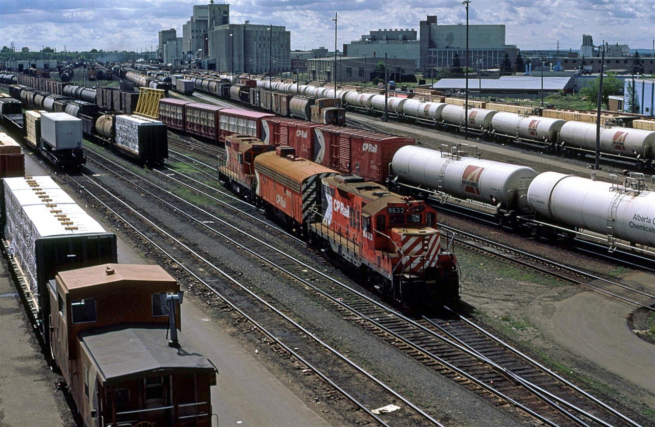 A hump set works the north end of a busy Alyth yard.