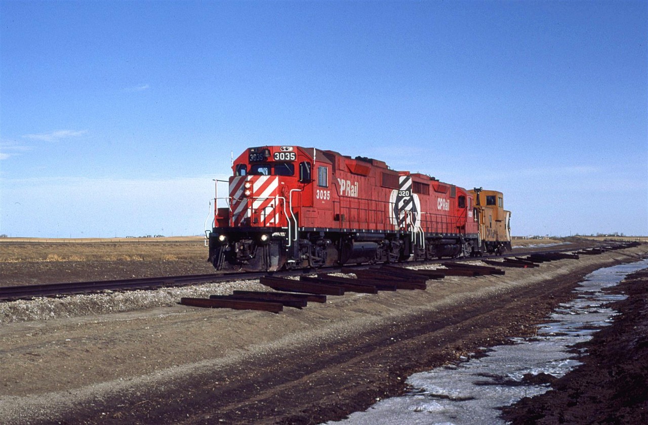 On our way to Miria's Pass for the first time, we passed this southbound local on the MacLeod Sub at Clarsholm. We photographed it here and then scooted ahead about 30 km and waited for the train to arrive. It did not arrive before we ran out of patience. There must have been work to be done at Granum.