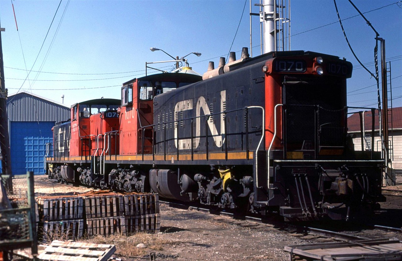 I decided to check out the other RR in Calgary, and learned that the folks there were quite welcoming. My wife and I were given a short ride on a switcher and we were provided with rough schedules of train activity. Unfortunately, I never too advantage of that information.
I have heard some disparaging remarks about CN GMD-1's. I rather like the look.