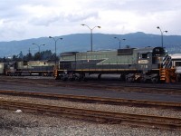 Now, this is a nice look for locomotives. M-630's sure look good in two tone green.