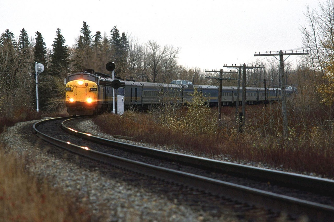 The westbound "Canadian" splits the signals about halfway between Sunalta and Brickburn. I am sure there is a term for these signals, but I do not know it.