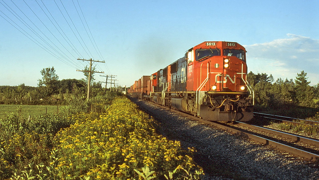 CN 107 eases up on the throttle in the downgrade before the curve at Léonard east at Sunset.