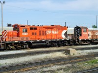 Mother Daughter (GP9u-SW1200) yard remote set seen at the east end of the old sanding area at Agincourt. The concrete blocks that used to support sanding access steps have since been removed as well.