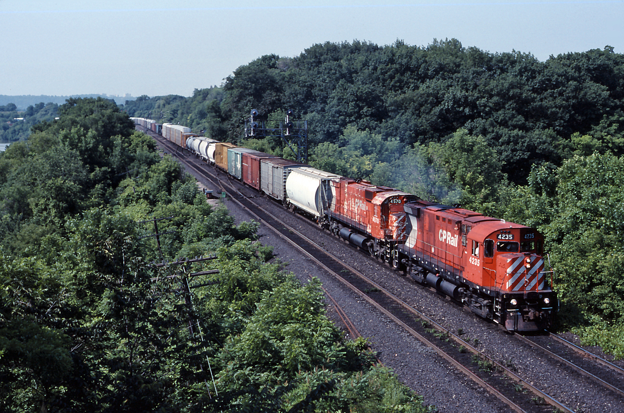 CP 4235 and CP 4570 lead train 523 off the Hamilton Sub and onto the Oakville Sub for the quick journey to Canpa.
