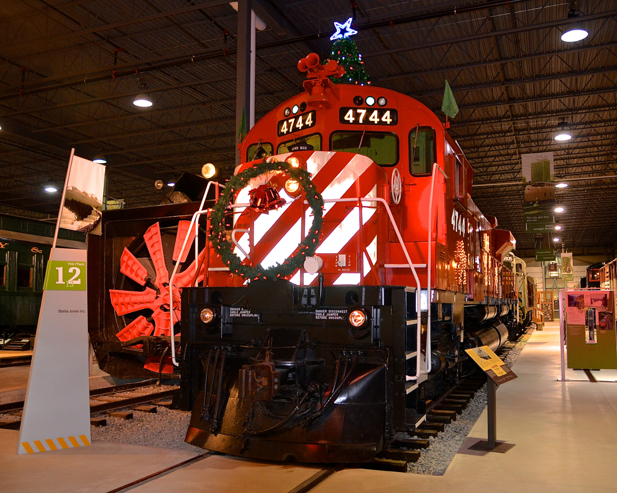 Merry Christmas! MLW M640 is CP 4744 is wrapped up for Christmas at Exporail. Merry Christmas, happy holidays and happy new year to all the railfans out there.