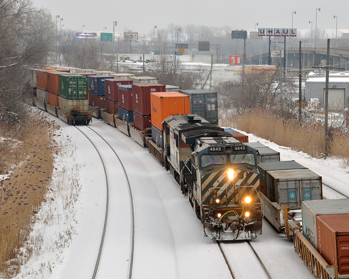 A busy intermodal morning. Both CN 149 and CN 148 are switching at Turcot West, which is quite unusual as CN 148 usually is through Montreal during the middle of the night and terminates before CN 149 originates. Here we have CN 149 departing on the freight track with BCOL 4645 & BCOL 4608 after picking up cars. At right on the north track is most of CN 148's train (which will leave for the port of Montreal in not too long) while on the transfer track a cut of cars from CN 148 have been dropped.
