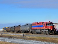 <b>Pull-pull style.</b> A yard job is about to leave the Farnham yard pull-pull style with CEFX 420 leading and CMQ 2002 at the rear end on its way to a propane facility in Brigham, Qc.