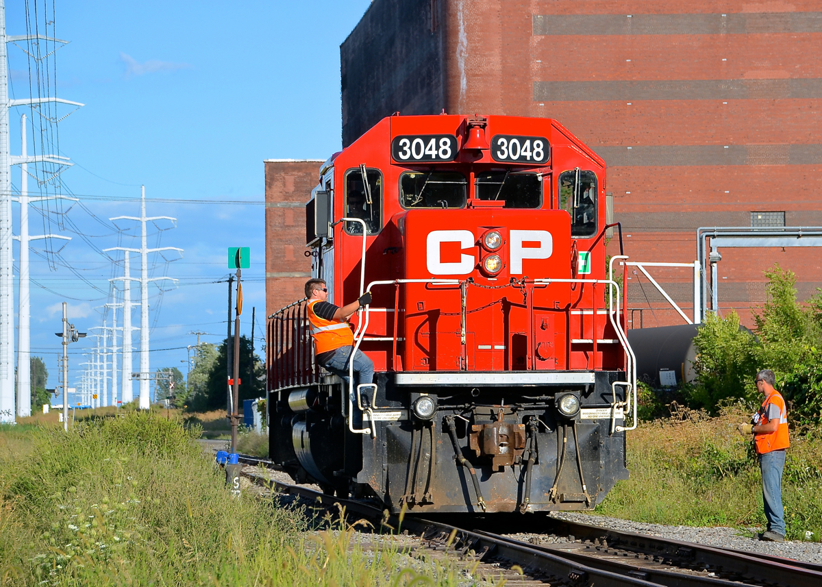 After throwing the switch. CP 3048 is heading back to its train on the Lasalle Loop after switching out Fleischmann's Yeast.