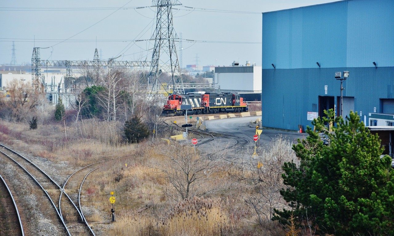 CN 7046 – CN 4116  are deep into the Gerdau Ameristeel property to retrieve eleven loads.


Mile 304 Kingston Subdivision, Hopkins Street overpass, Whitby, Ontario, 


December 9, 2015 image by S.Danko.


More working CN Geep's :
 

          Ganaraska River  
 

  behind the station  
 

More Hopkins Street bridge: 
 

   different decade  
 

  single unit  
 

sdfourty
