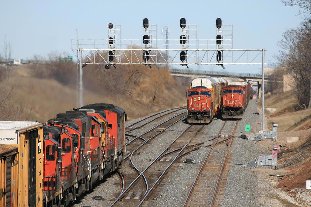 Line'em up: The new track 3 was just recently opened at Snake and offered some interesting photo opps: Here an unknown EB with SD50/2 CN-IC SD40's/3 GP9's passing the usual afternoon Aldershot working trains: 333 autos from Oakville for Buffalo, and 431 from Oakville for South Buffalo, both stopped to work Aldershot at the same time.