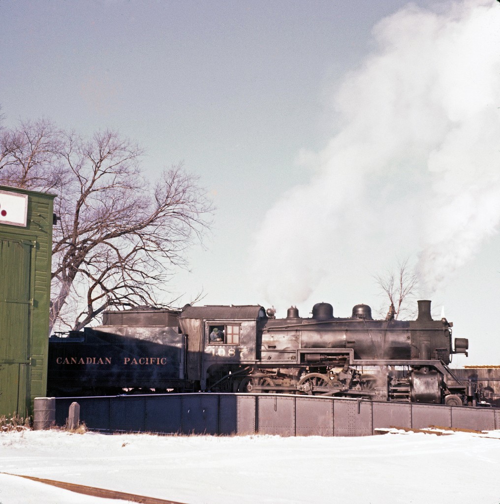 On a chilly day, Mr. Rosamond caught D10h #1087 (built in 1913 by CLC) on the turntable in Pembroke.