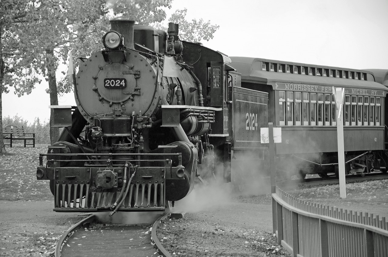 CPR 2024 ON TOUR MOVING PASSENGERS FROM STATION TO STATION ON TRAIN DAYS AT HERITAGE PARK.