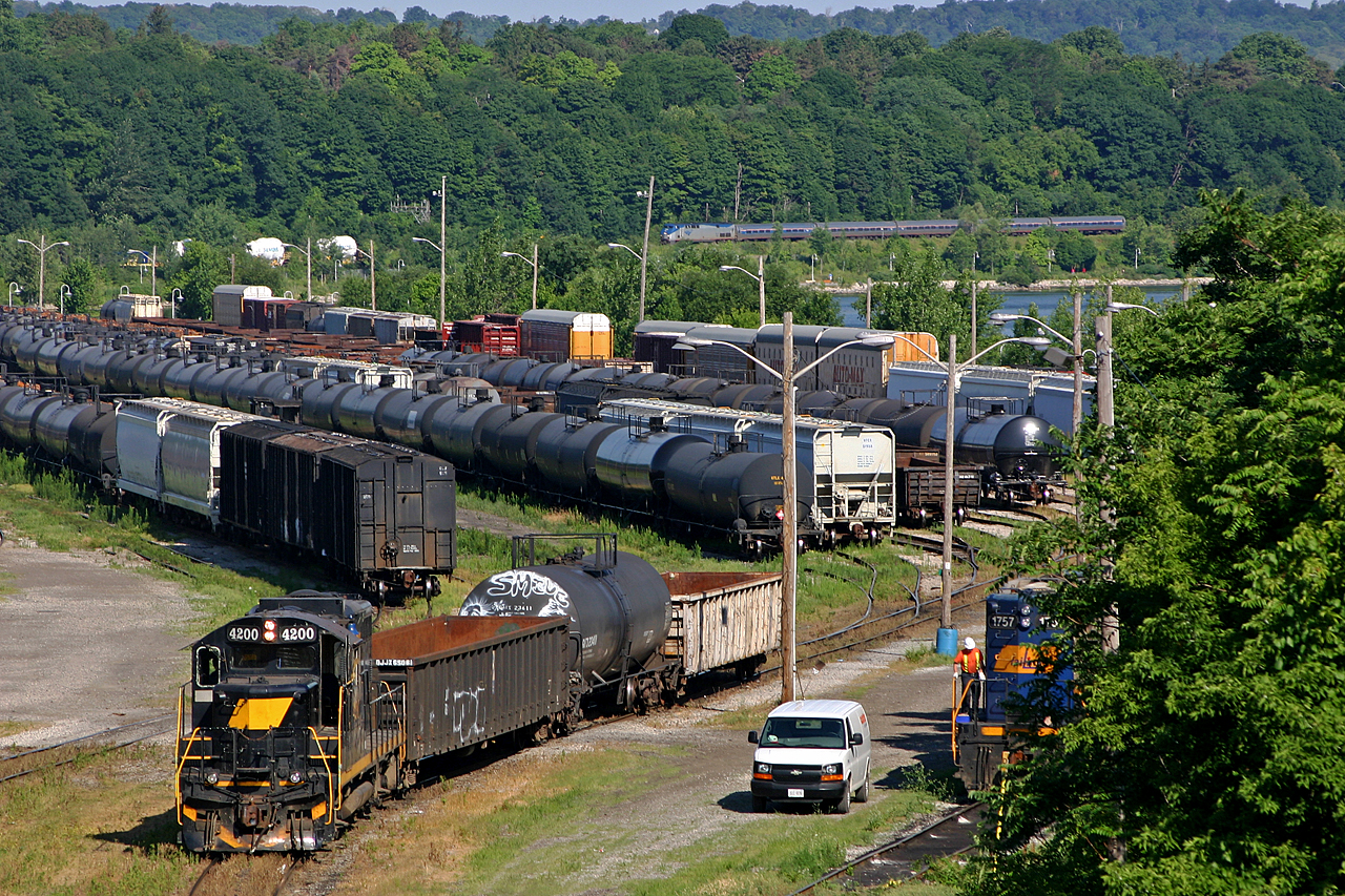 SOR 4200 kicks out cars in the Stuart Street Yard while VIA 97, the Maple Leaf swings around to the south side of Lake Ontario