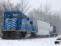 RLK 4003 and CEFX 2006 run top n tail with one hopper (EQUX 631707) for Ingenia