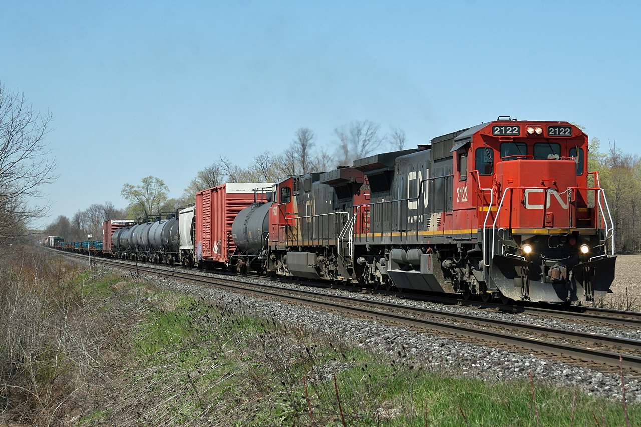 CN 2122 and CN 2509 are in charge of train 509, rolling through Komoka on the final leg of their London to Sarnia turn.