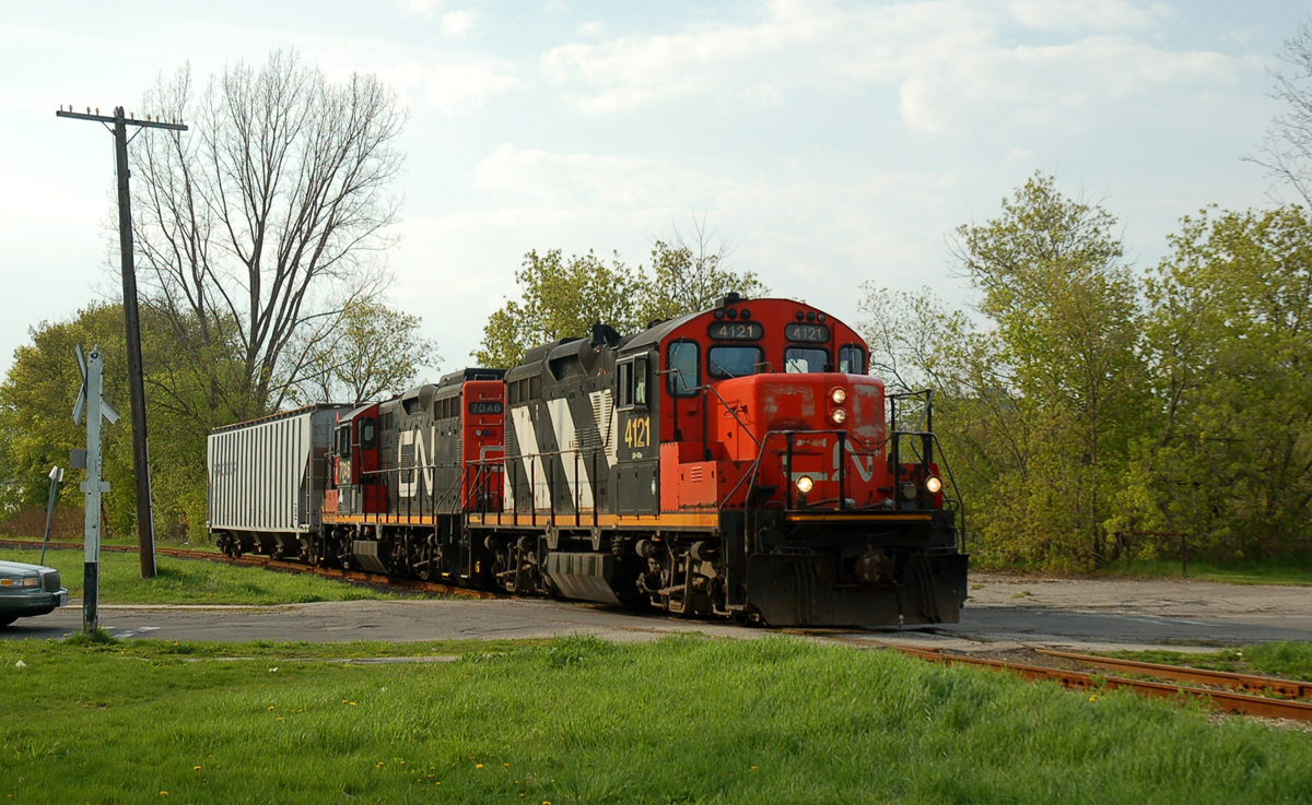 A lot has changed in the 32 years since Bruce snapped his photo ( http://www.railpictures.ca/?attachment_id=22779 )Here in 2008, 587 runs across Eagle Ave with a pair of GP9RM's and a single hopper for delivery to Ingenia