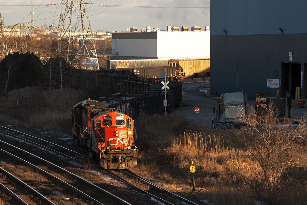 CN 546 services Gerdau on a brisk winter evening. Thanks to a good foamer friend for the text!