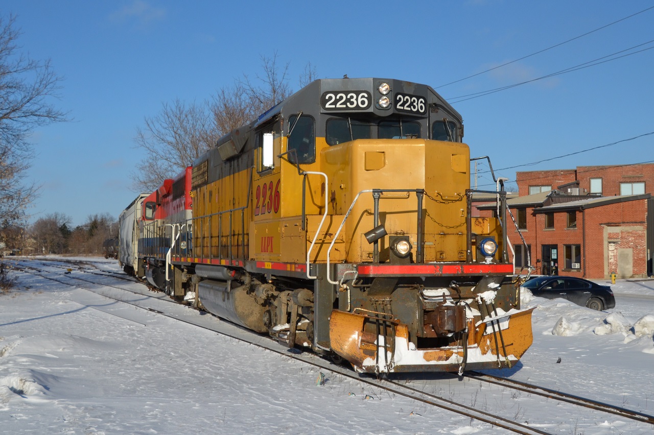 Returning from the Guelph industrial sector, GEXR 580 heads for the CN Guelph Sub towards Kitchener.