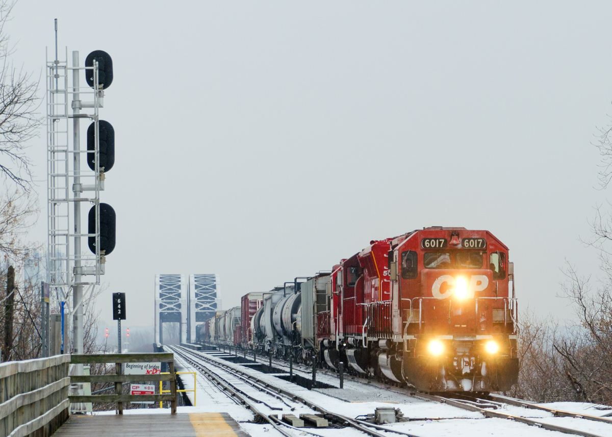 A rare SD40-2 leader. SD40-2 leaders have become very rare on CP in Montreal, but here CP 253 has SD40-2 CP 6017 leading. Trailing are two more EMD products, CP 5029 & CP 7307 as the train approaches Lasalle station after crossing the St-Lawrence river in light snow.