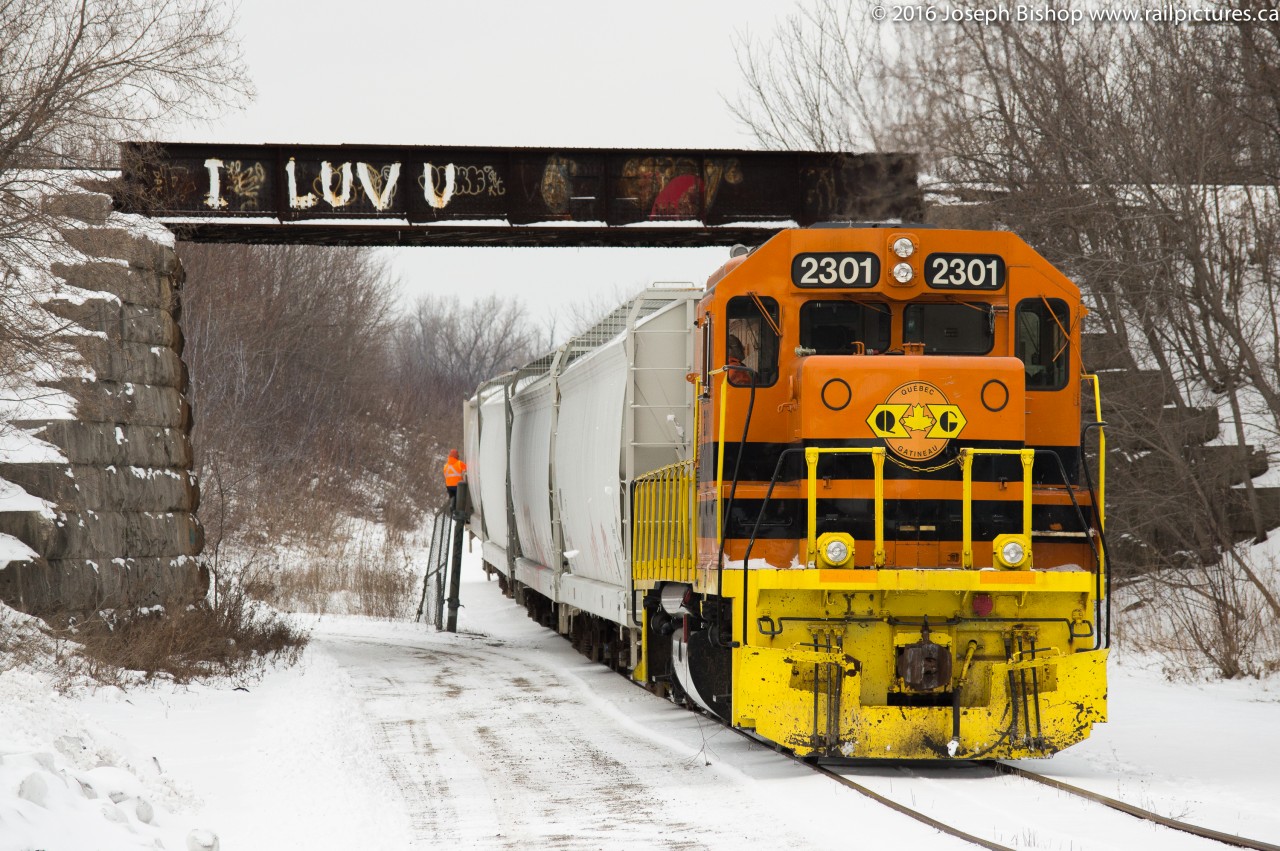 QGRY 2301 shoves past Brant Foods and under the Hagersville Sub on their way back to Brantford yard where they would cut off their cars and take three more downtown making for a total of 9 to Ingenia in one day.  The crew had quite the day...arriving in Brantford before 0730 and were pictured on the Burford at 1630.