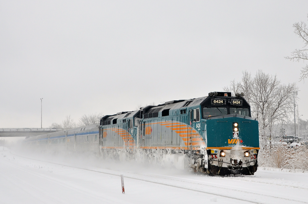 100% Budd Ocean - head end. VIA Rail ran extra sections of the Ocean this winter with 100% Budd consists, as it has done the last few winters. Here the last one of the 2015-2016 holiday season approaches its second to last stop at St-Lambert, with VIA 6424 & VIA 6457 as power and 14 Budd stainless steel cars in tow.