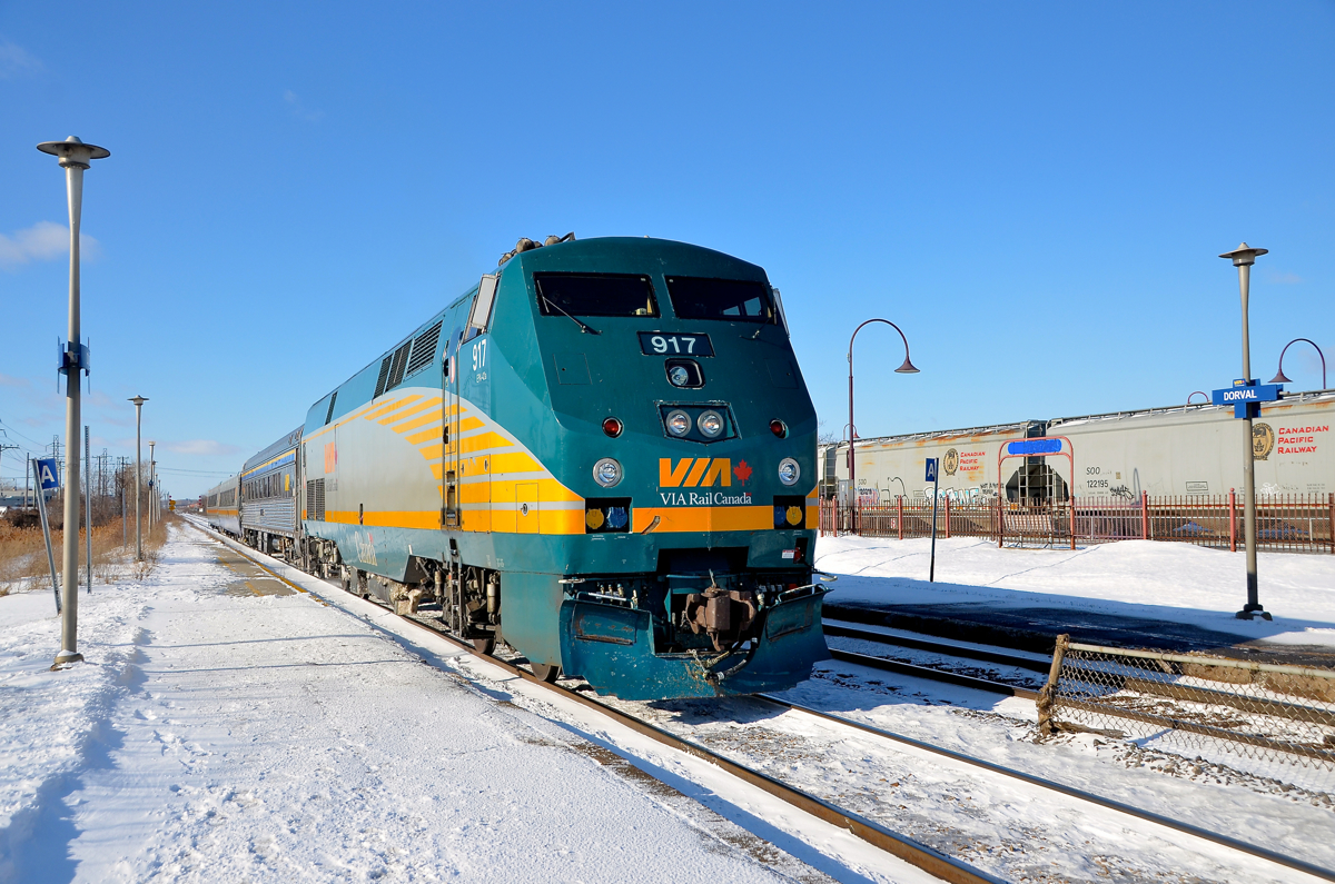 VIA 32 and CP 119. VIA 32 is arriving at Dorval a few minutes early with VIA 917 leading as CP 119 departs at right.