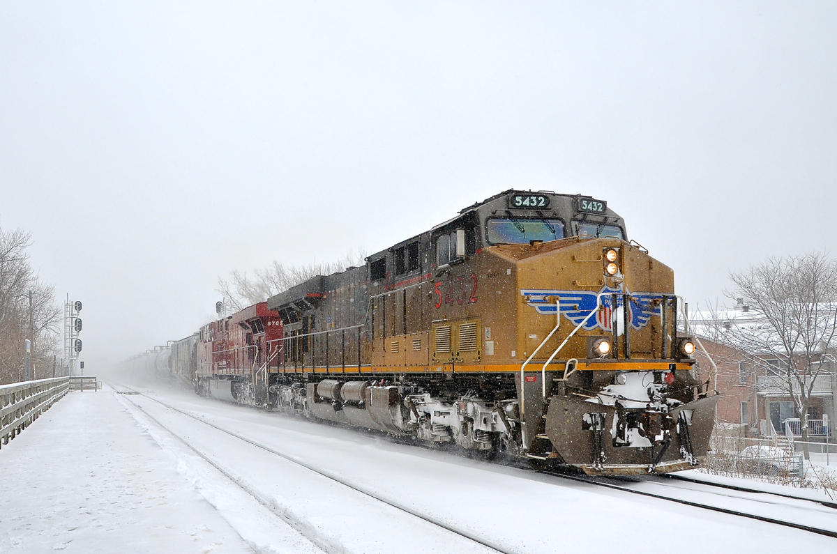 A filthy UP leader in the snow. A filthy Union Pacific GEVO leads CP 551 through Lasalle station during a snowstorm. Lashup is UP 5432 & CP 8762.