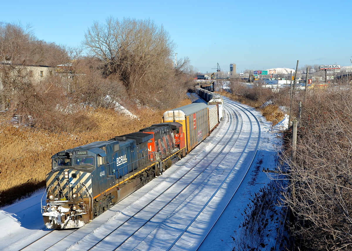 BCOL/Zebra combo. Montreal-area transfer CN 527 is through Montreal West with a lashup consisting of BCOL 4648 and faded zebra striped CN 4809.