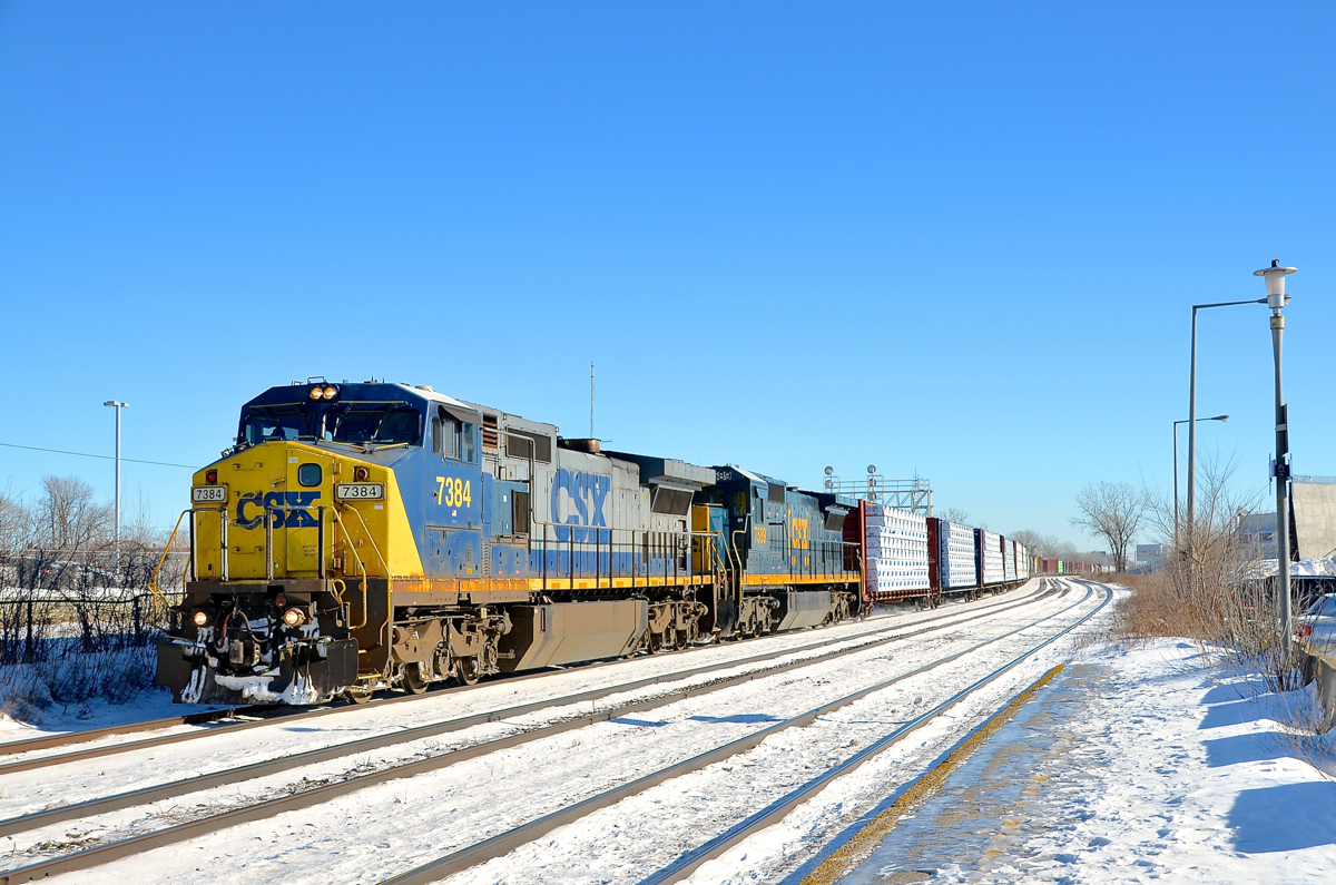 Dash8 variety. CN 327 is through Dorval with ex-Conrail Dash8-40CW CSXT 7384 in YN2 paint and recently repainted Dash8-40C CSXT 7589 as the lashup on another cold morning.