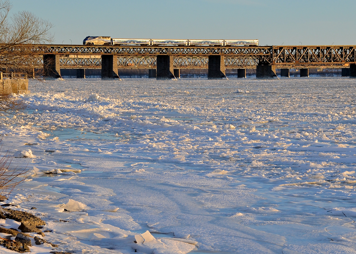 It was as cold as it looks. AMT 75 is crossing over the partially frozen St-Lawrence river on its way to Candiac after making its station stop at Lasalle. With a strong wind blowing off the river, it was a very cold wait for the train (though thankfully not a long one).