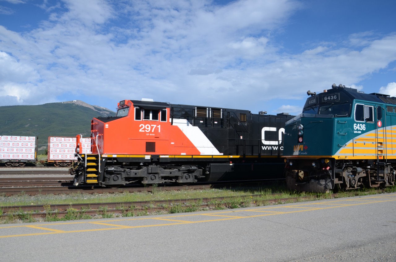CN 2971 ON HALF THROTTLE PASSING BY VIA  EASTBOUND IN JASPER YARD
