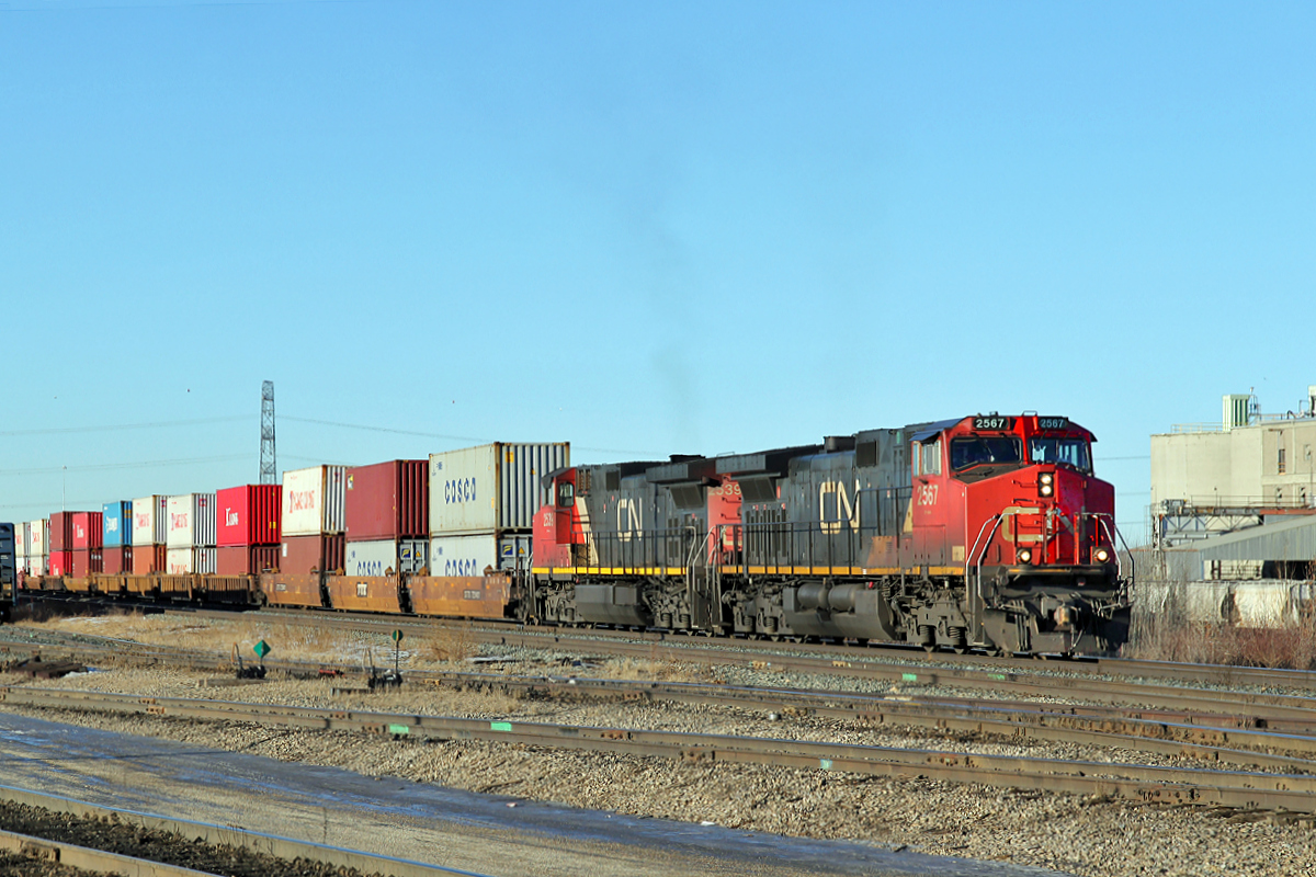 A pair of Dash 9-44CW, cn 2567 and 2539 head east past Clover Bar Yard.