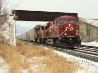 With the fog hanging over the Niagara escarpment in the background, CP 8891 leads UP 4936 under the CN overpass in Milton. I was hoping for an over/under shot but no CN's were to be found. Luck of the draw.