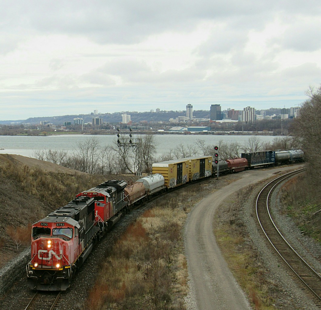 CN M331 rolls out of Hamiton on Boxing Day, prepared to head west to Sarnia.