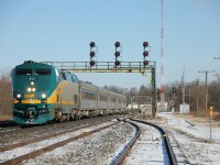 VIA 73 slows to a stop at Paris, to wait for CN Q148 at Paris West. 