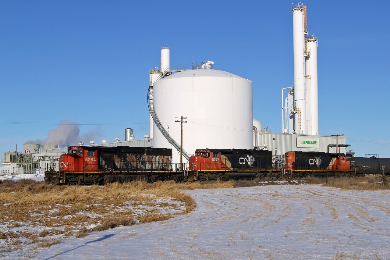 SD40-2(W)s 5284, 5272 and 5326 pause beside Praxair’s Fort Saskatchewan plant after arriving at the west switch for Dow Chemicals.