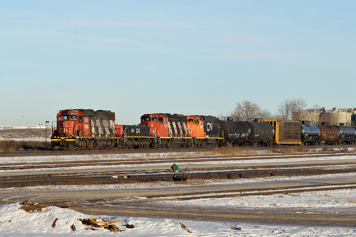Lash-up switching in Clover Bar Yard comprises GP38-2 CN 7526, YBU-4m 526, and GP38-2(W)'s CN 4778 and 4765.