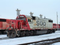 This GP38-2 was built in 1979 and for the meanwhile soldiers on in SOO red & white.
